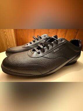 BOSS Men’s Black Pebbled Leather Low-Top Sneakers(brand new)
